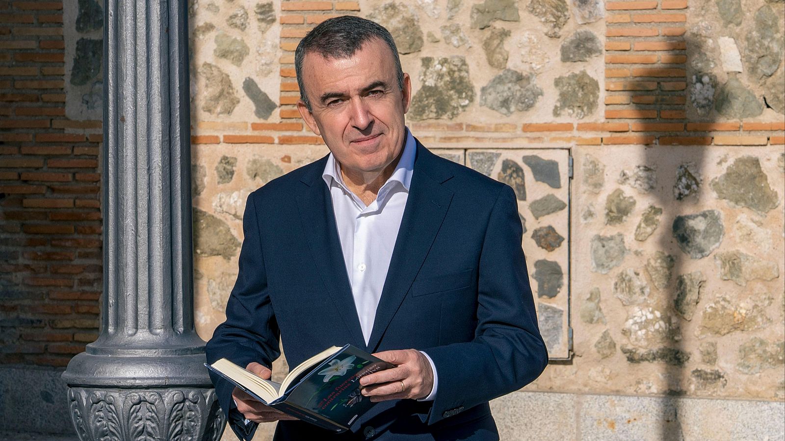 Lorenzo Silva publica su novela "Las fuerzas contrarias" | Ver