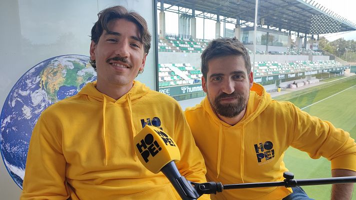 Héctor Bellerín y Javier Peña