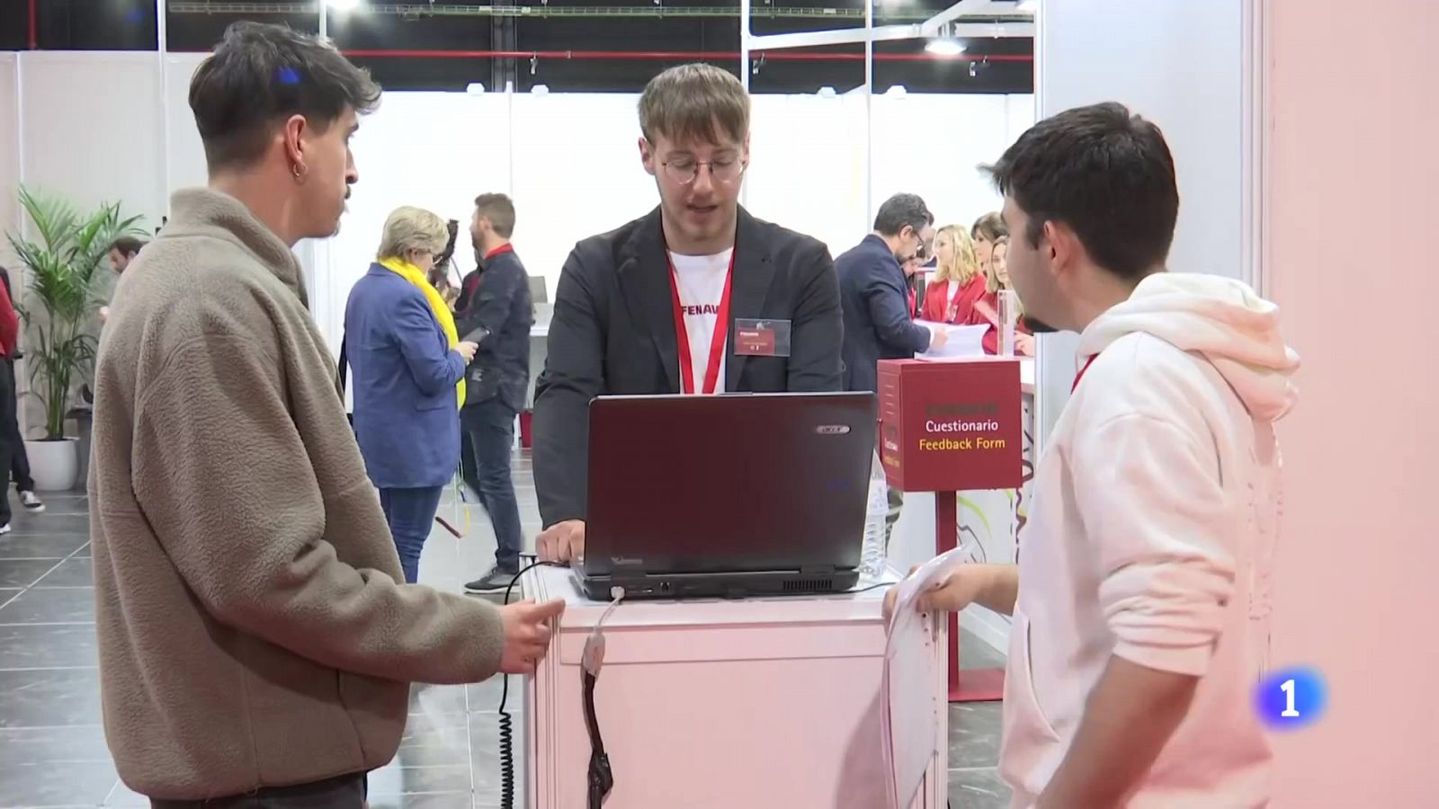 Alumnos de Comercio Internacional del IES Maestre de Calatrava sale de las aulas para unirse al equipo del Centro de Negocios de FENAVIN