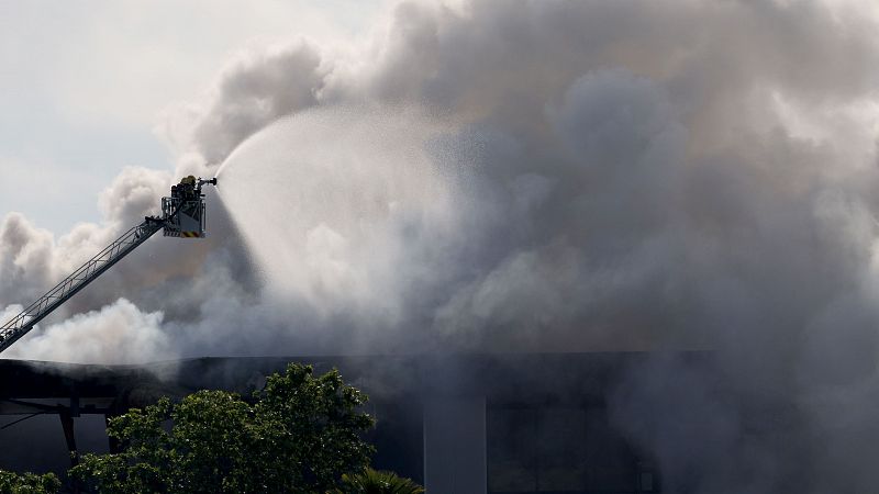 Controlado el incendio que provocó una nube tóxica | Ver