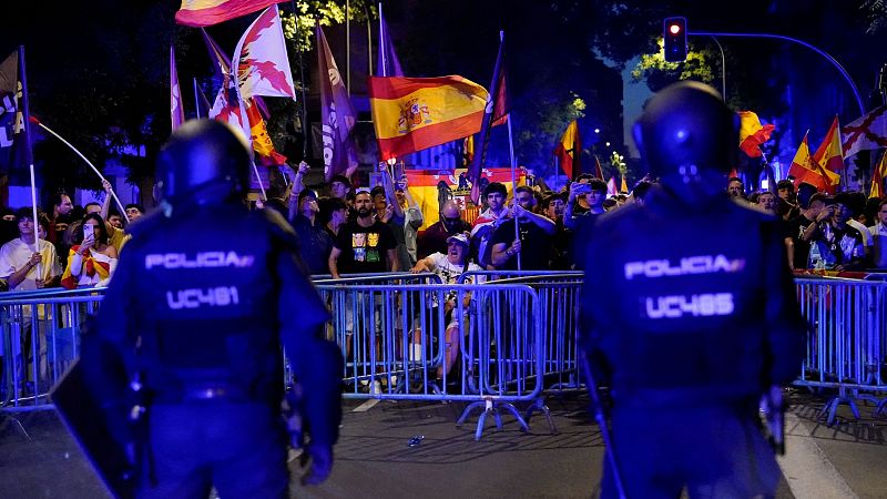 Nuevas protestas en la sede del PSOE en Madrid - Informativo 24h | Ver