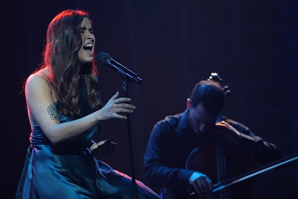 Anajú canta "Nana del Mediterráneo" en la Gala 12